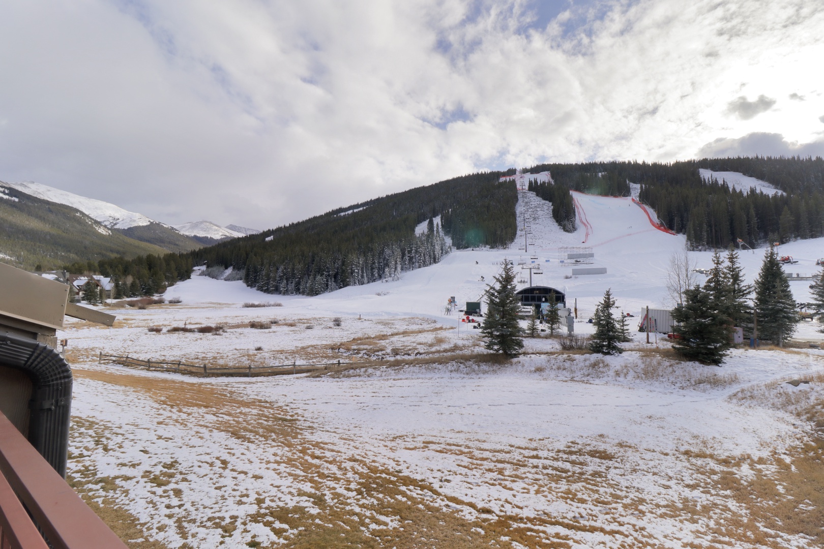 Wake up to breathtaking mountain vistas right from your window! You'll feel like you're in your own private alpine paradise with ski slopes practically at your doorstep.