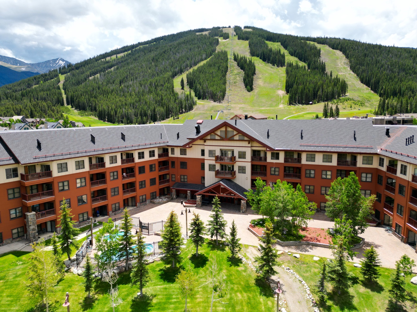 Nestled at the base of a mountain ski resort, this multi-story property offers convenient access to year-round outdoor adventures and alpine scenery.