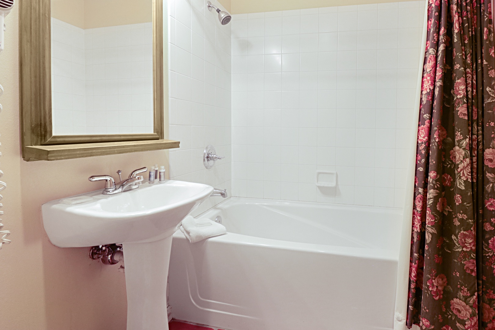 Unwind in your private bathroom with a deep soaking tub and shower combination, perfect for relaxing after a day of exploring.
