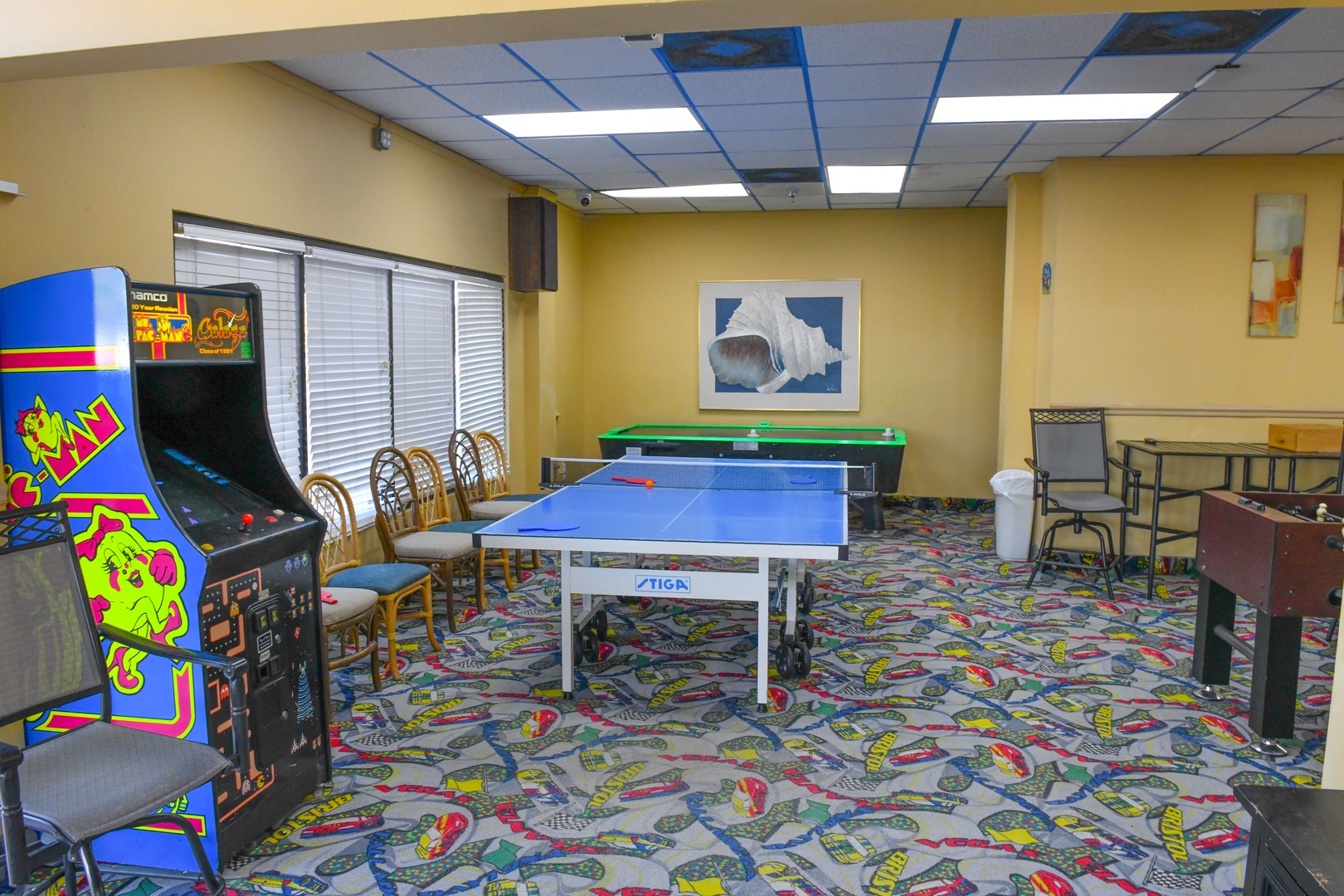 Challenge friends to a spirited match in this well-equipped game room featuring table tennis, billiards, arcade games, and a foosball table—perfect for hours of friendly competition.