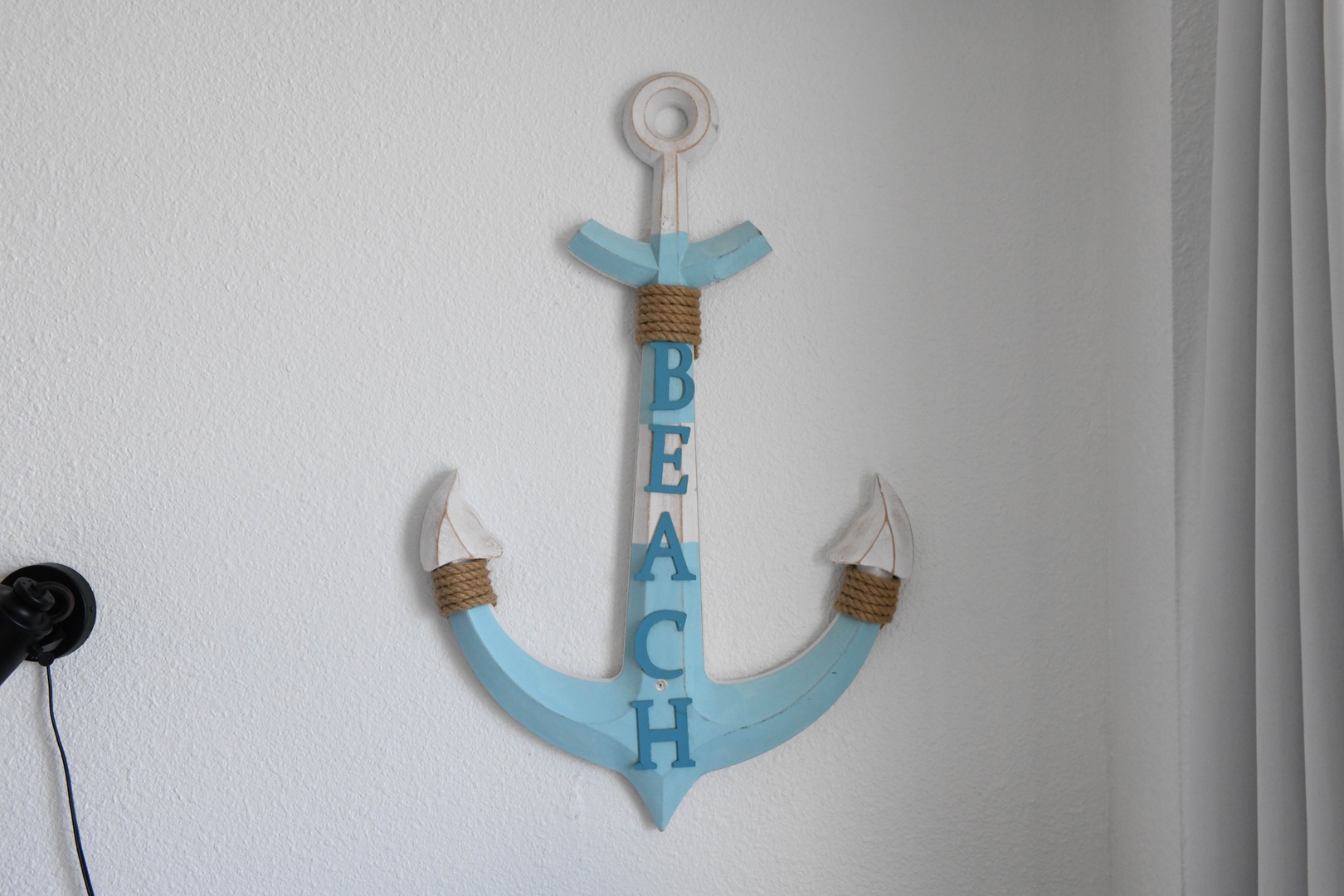 Beach-themed anchor decor adds a charming coastal touch to your space, hinting at the seaside escape that awaits you.