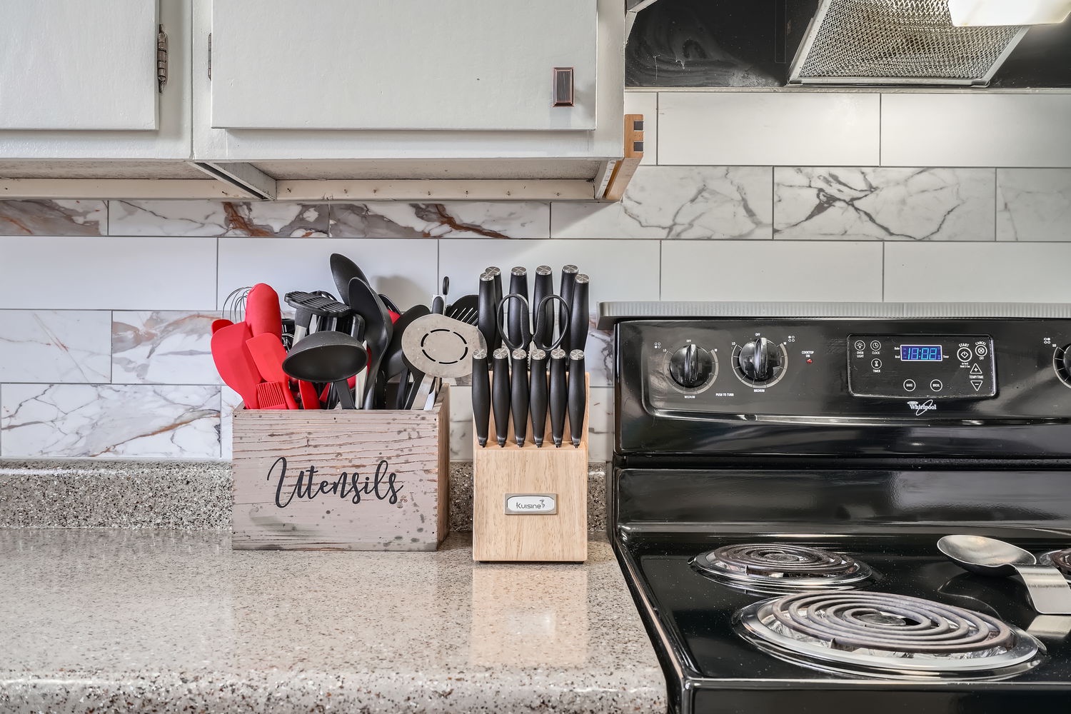 Your fully equipped kitchen awaits, with everything you need to whip up delicious meals during your stay. Enjoy the convenience of home with quality cookware, sharp knives, and modern appliances—all ready for your culinary adventures.