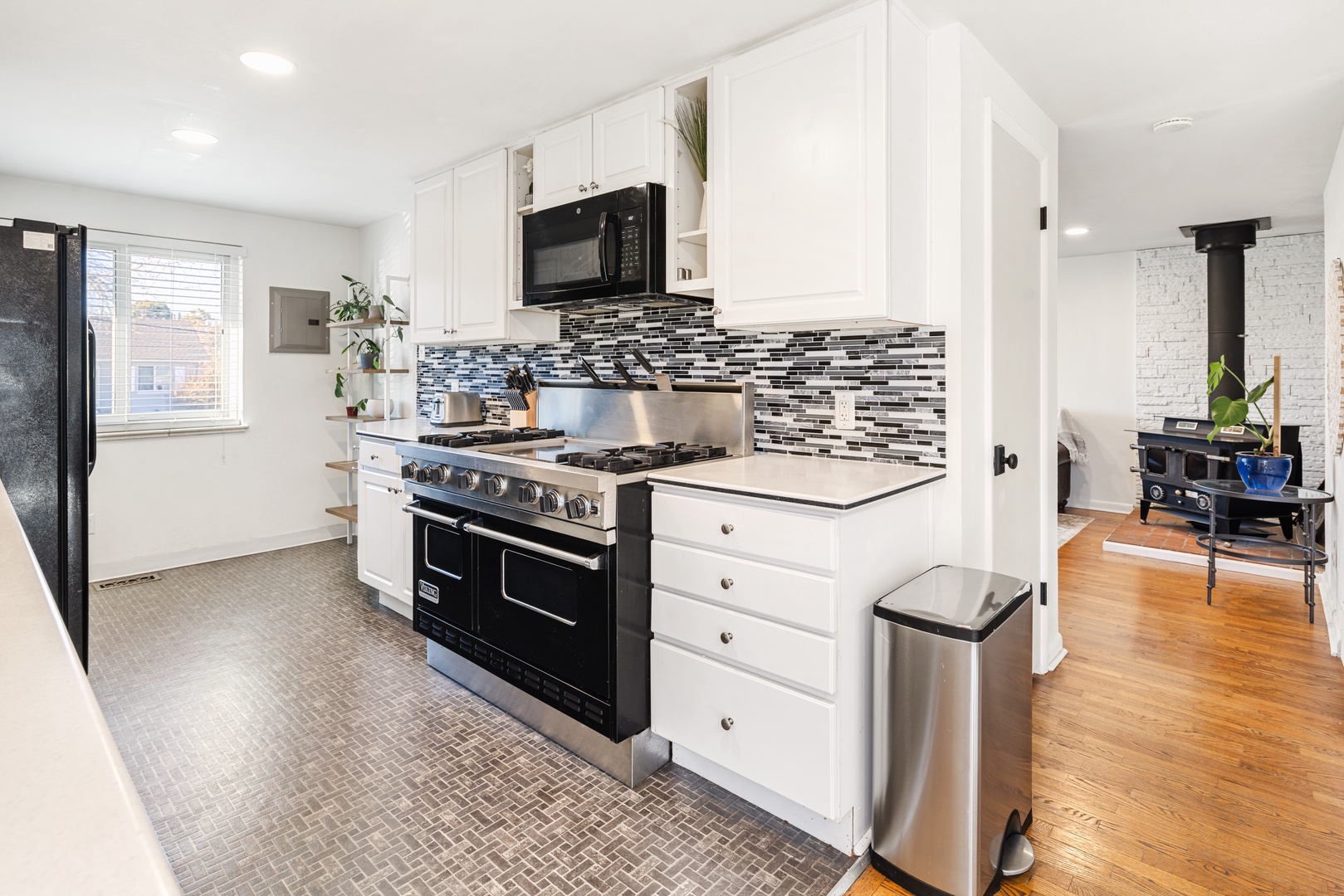 Your fully equipped kitchen features modern appliances and sleek finishes, perfect for preparing memorable meals during your stay.