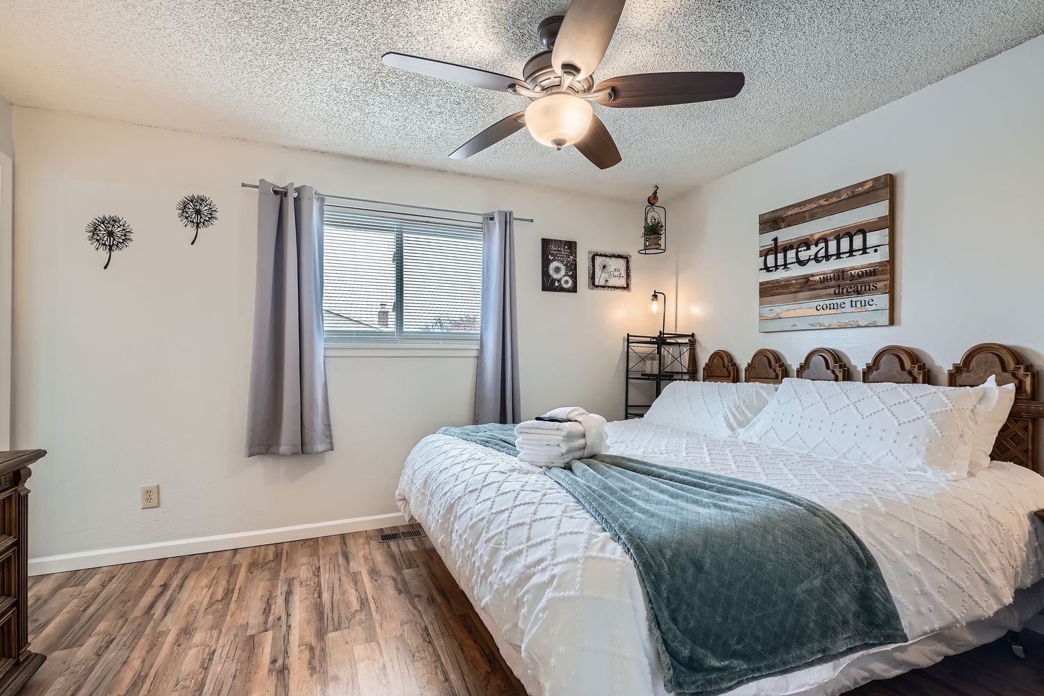 Settle into your peaceful bedroom retreat with cozy linens, rustic touches, and a ceiling fan to keep you comfortable throughout your stay.
