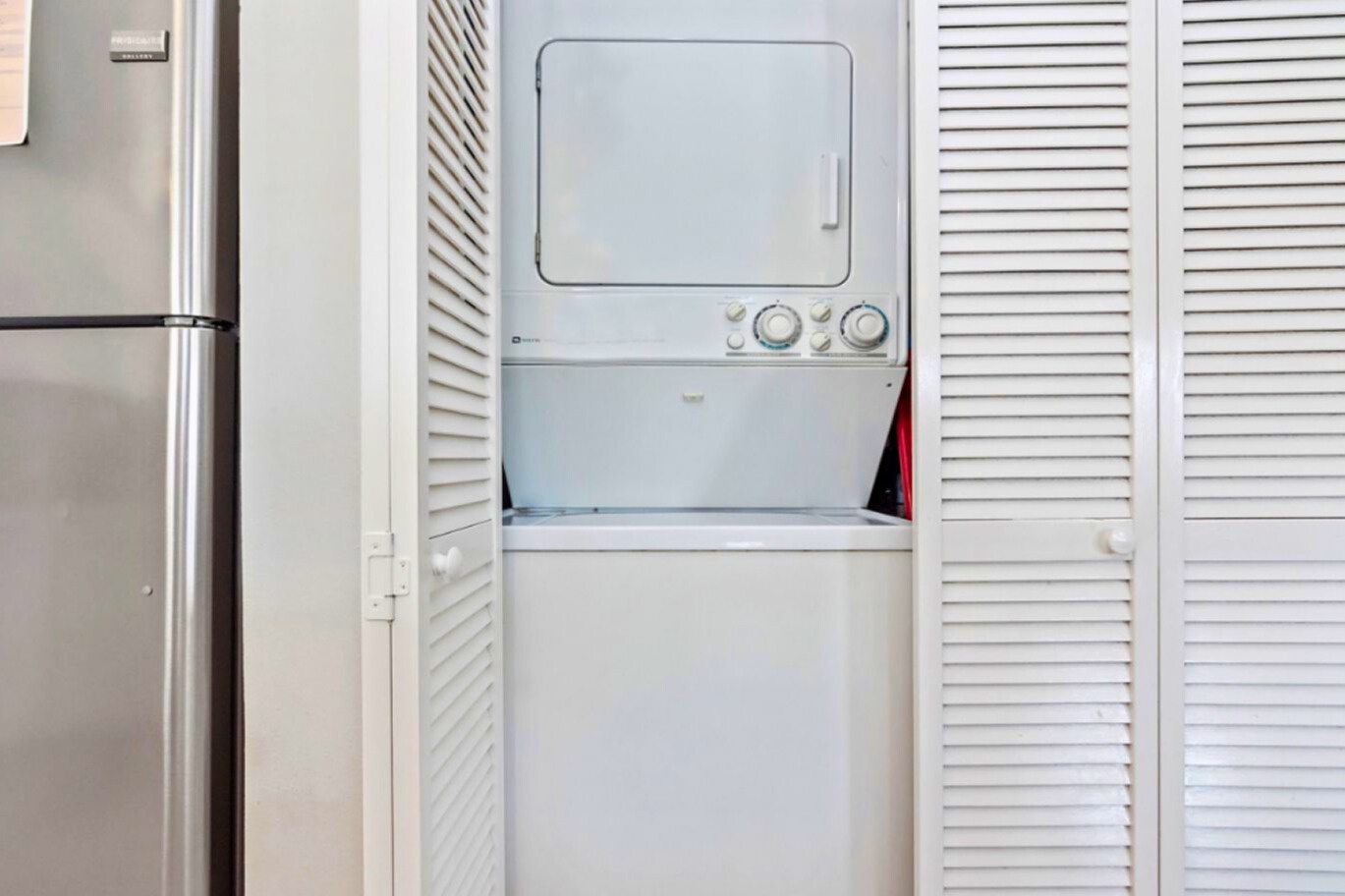 Your in-unit washer and dryer combo means you can pack light and keep your favorite outfits fresh throughout your stay.