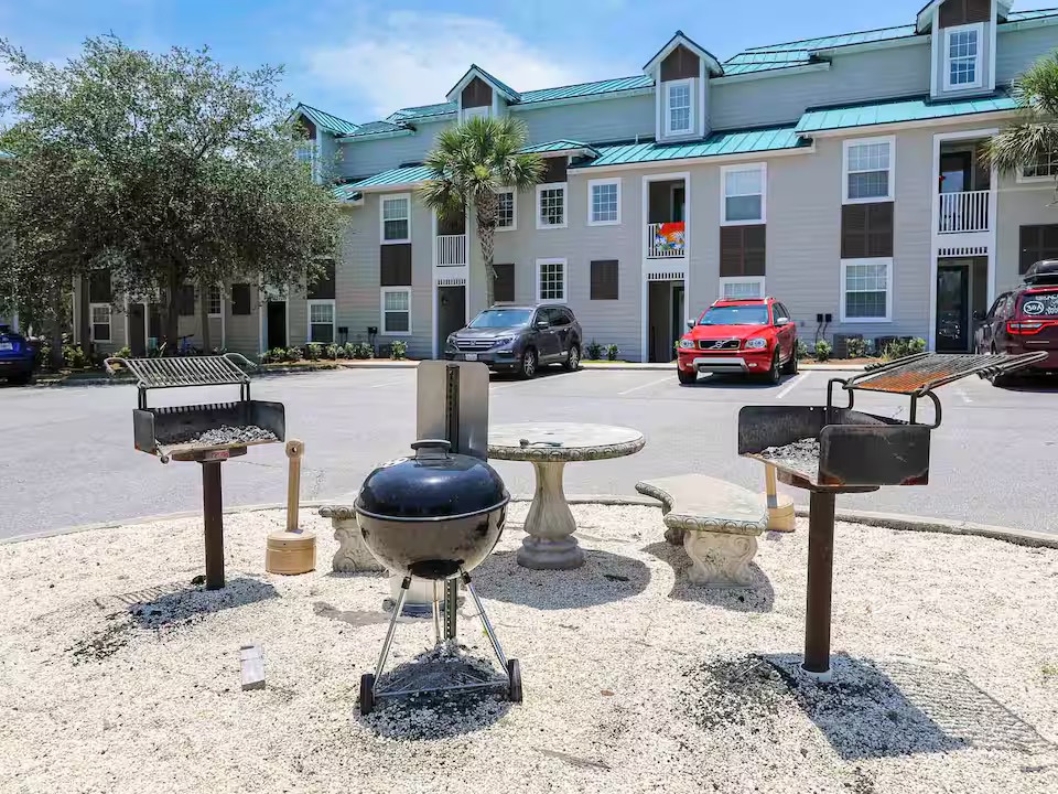 Outdoor grilling areas at The Village of Blue Mountain Beach make it easy to enjoy relaxed cookouts after a day at the beach. Perfect for family dinners and casual evenings, the community grilling space adds to the laid-back 30A lifestyle.