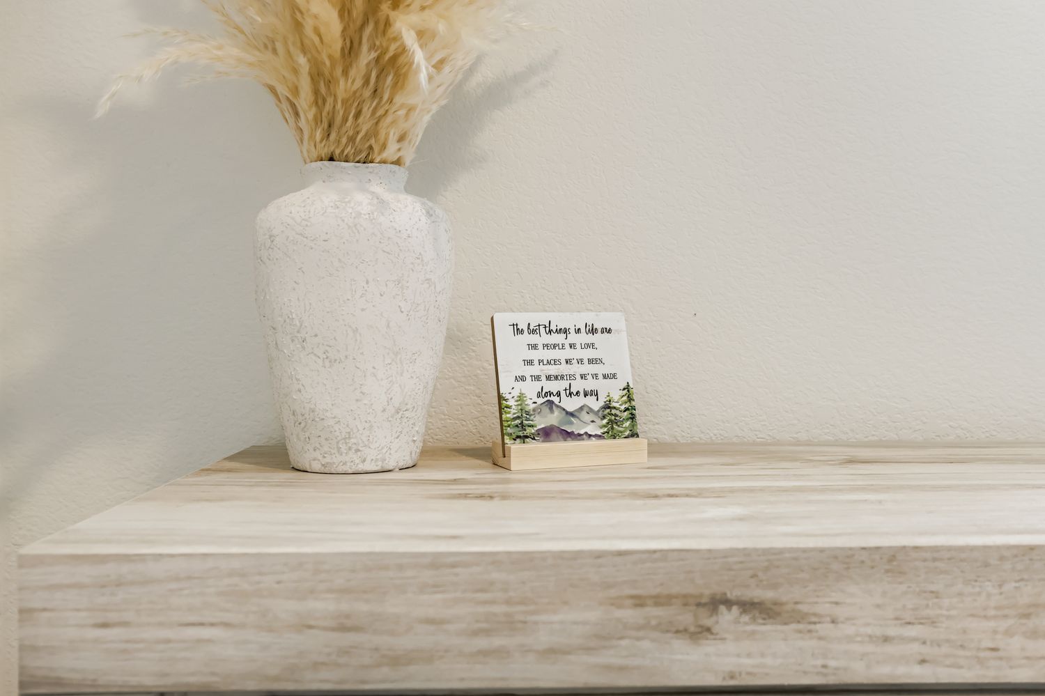 Thoughtful touches create a peaceful atmosphere in your space, with natural textures and inspiring messages that make you feel instantly at home.