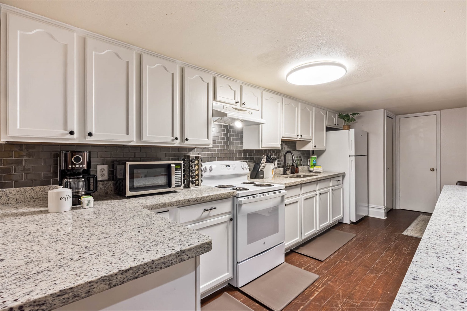 Fully equipped kitchen with granite counters.