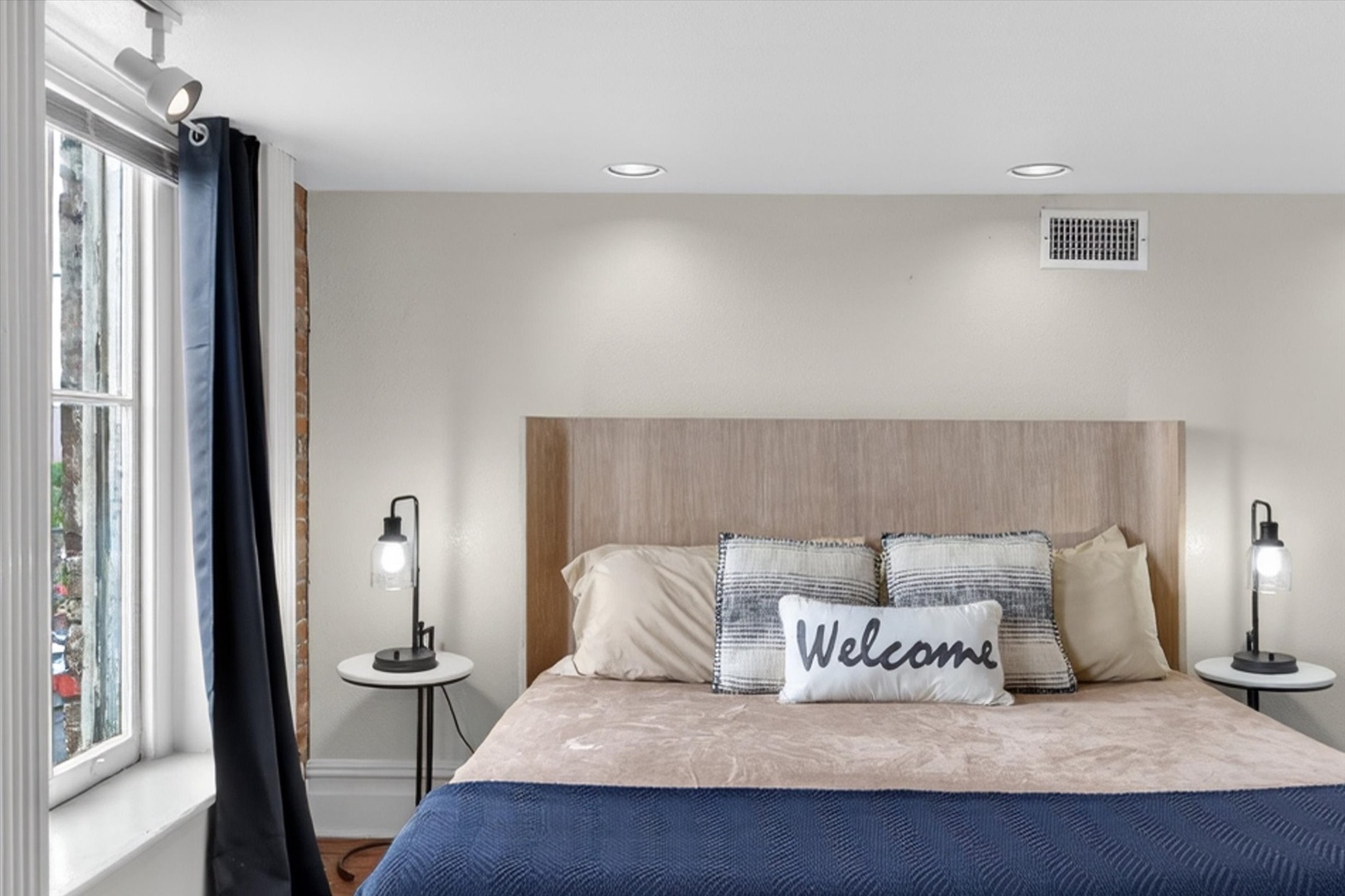 Welcome Home! Bright modern bedroom with ensuite bath is waiting for you.