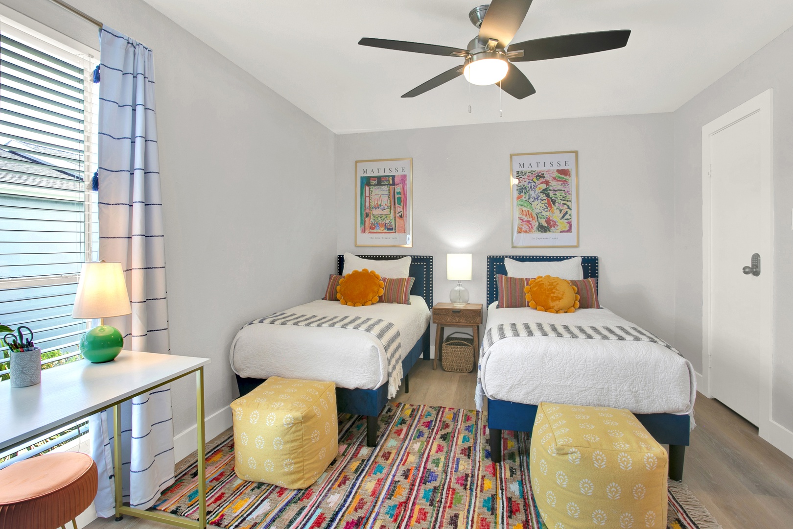 Twin bed retreat with cheerful decor