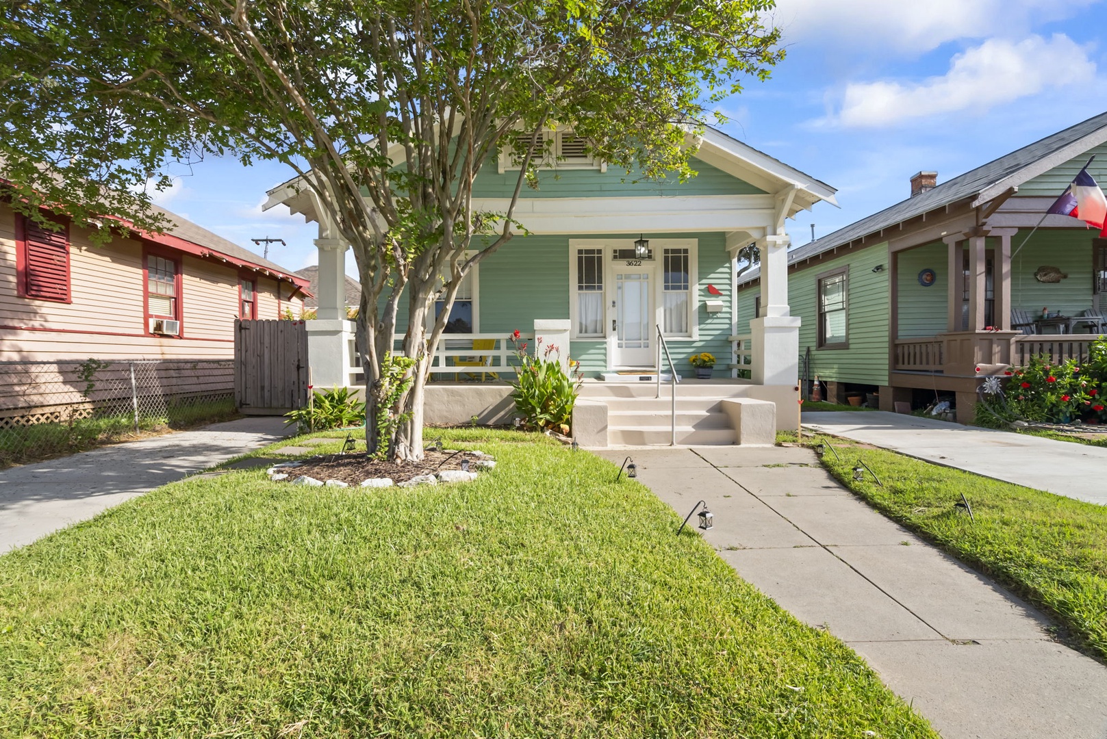 Cottage near beach, central location with walkable access.