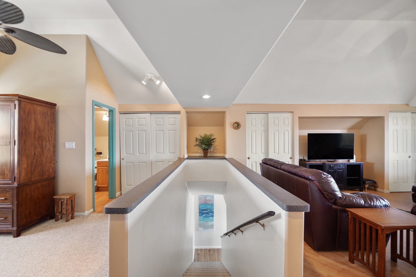 Relaxing upstairs retreat with lounge area