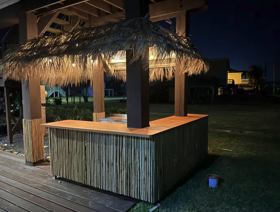Outdoor tiki bar with cozy ambiance