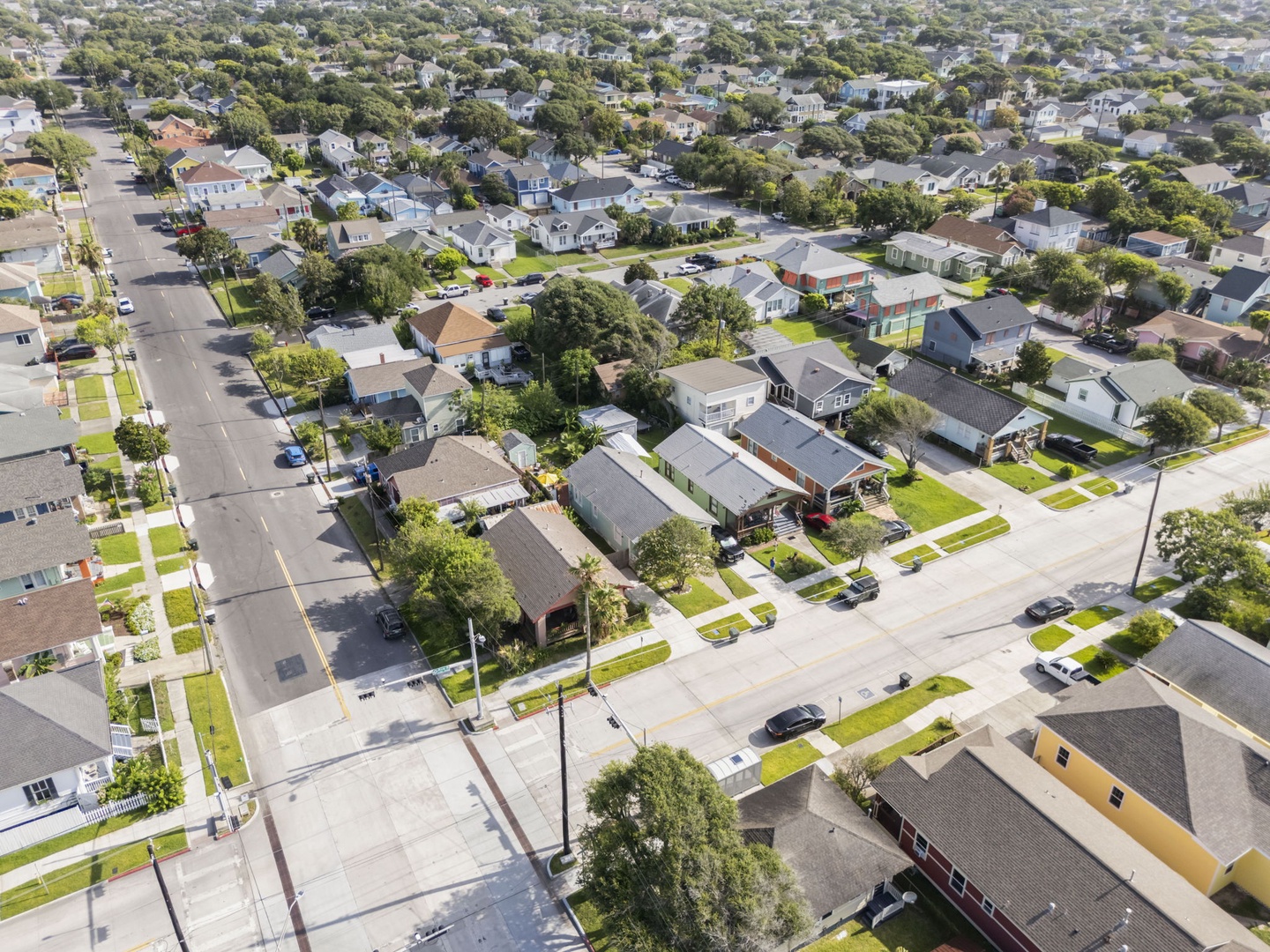 Aerial view of homes, 1 block from beach, central spot.