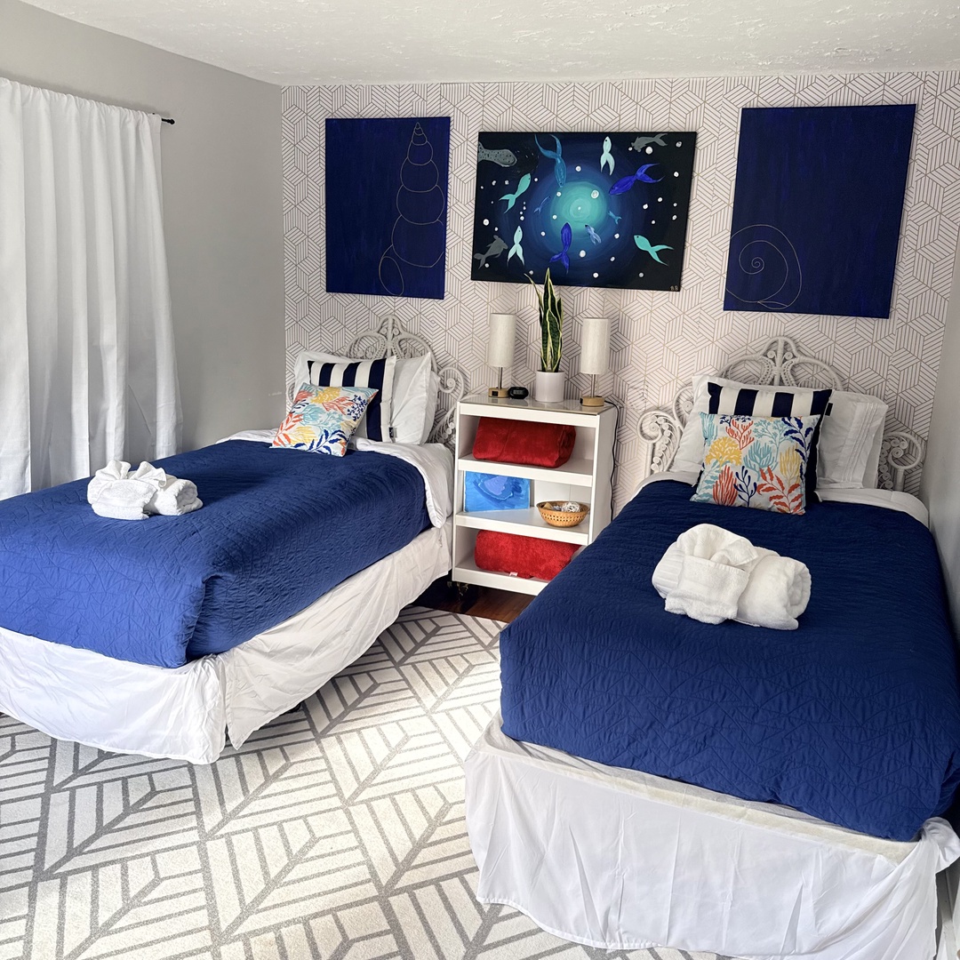 Twin bedroom great for kids or extra guests