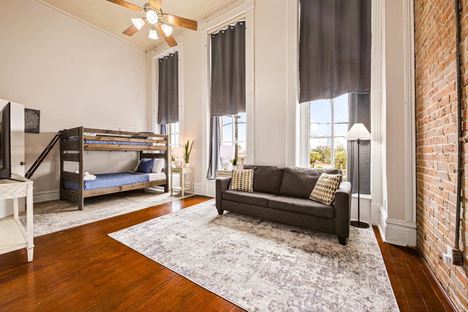 Spacious loft with brick charm & cozy bunk beds