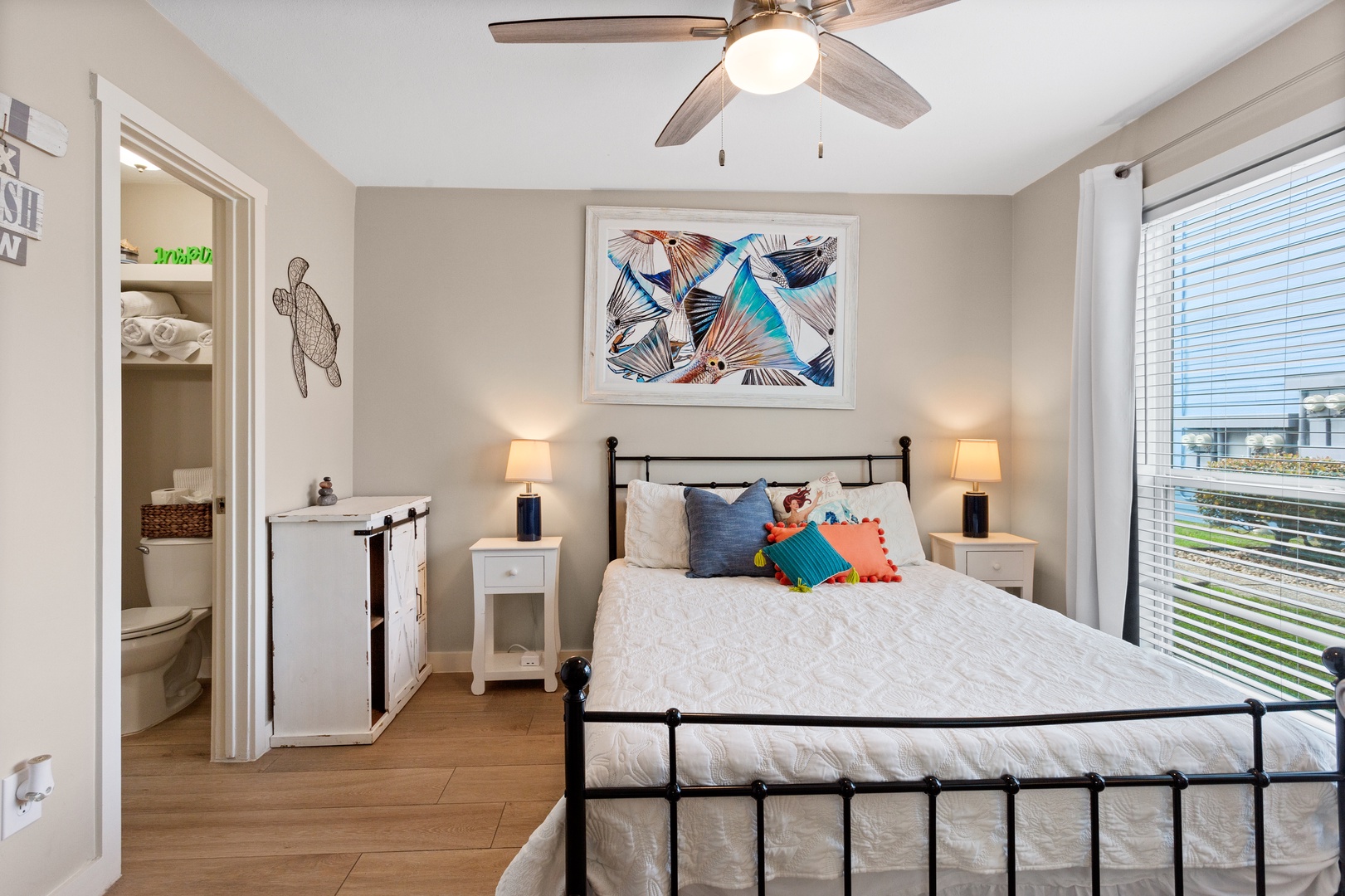 Relaxing suite with comfort and natural light