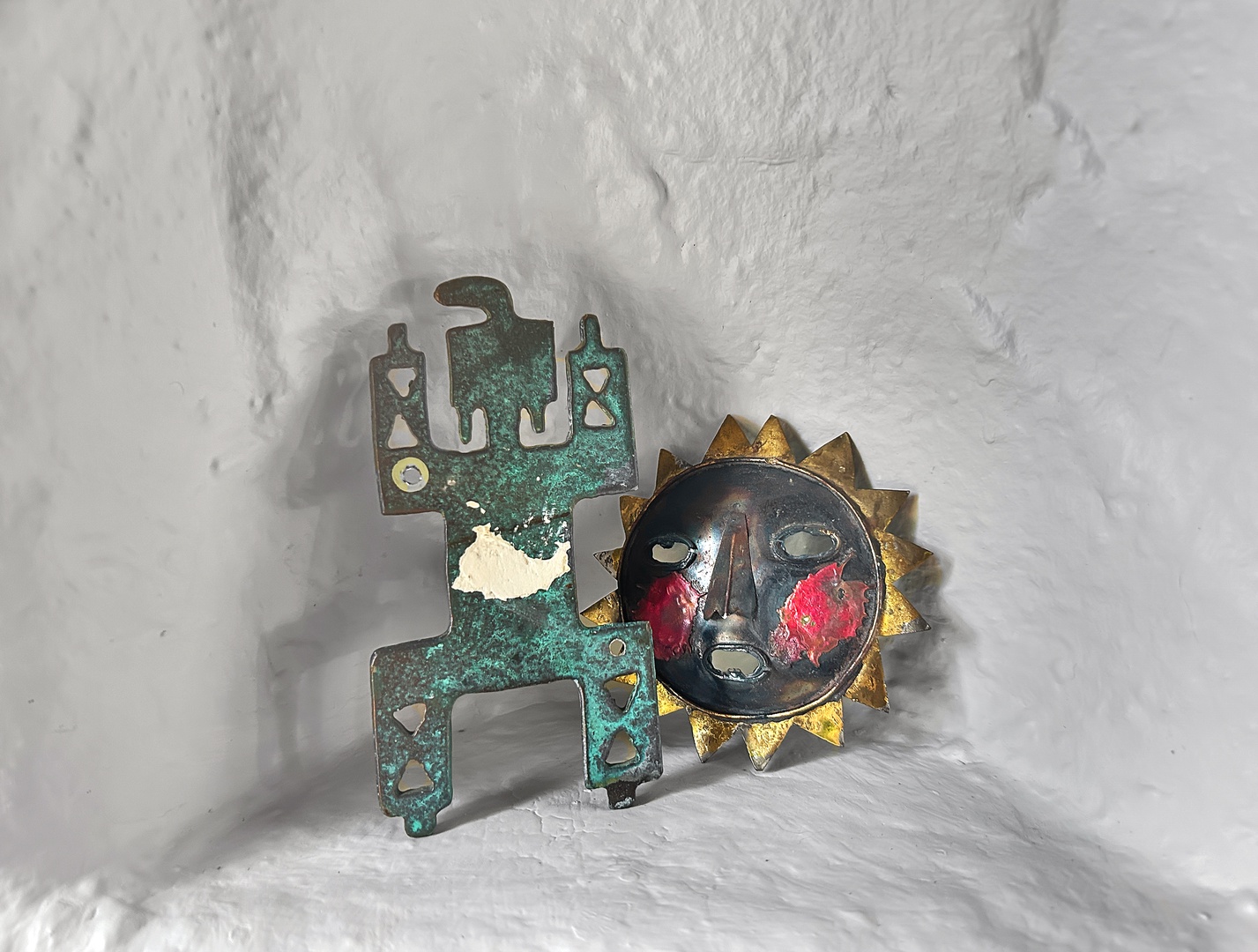 Discover unique character in your space with thoughtfully curated vintage-style decorative pieces that add personality to every corner.