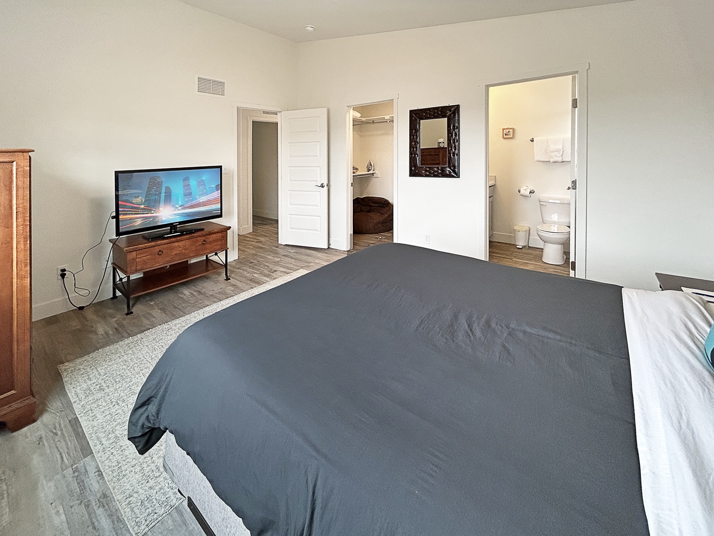 Spacious master bedroom with smart tv and en suite full bathroom