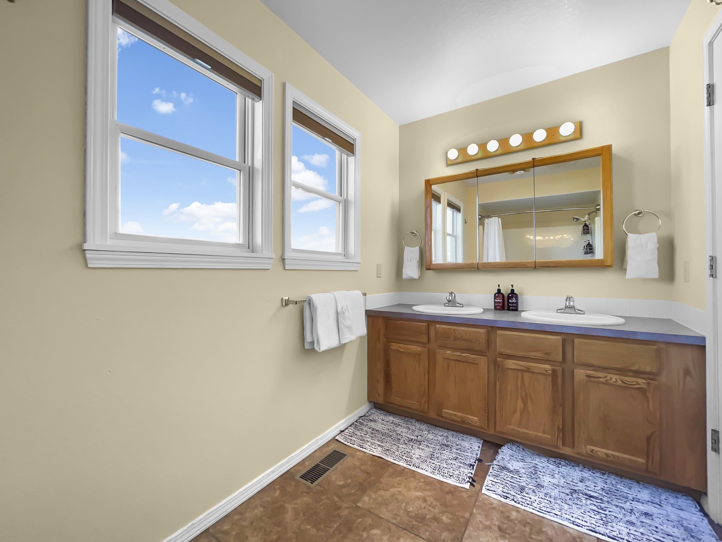Double sinks and great views