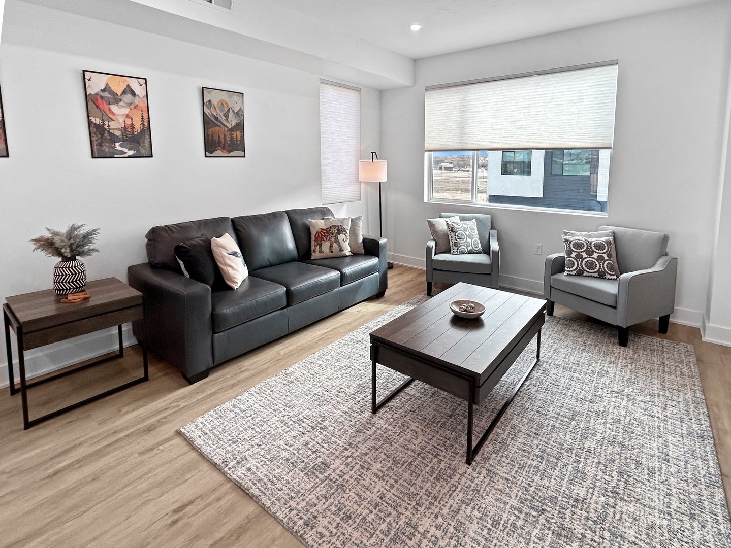 Spacious, bright and inviting living room