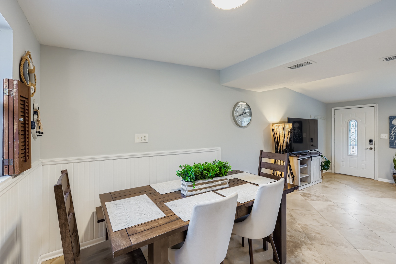 Gather & cook in nautical haven.