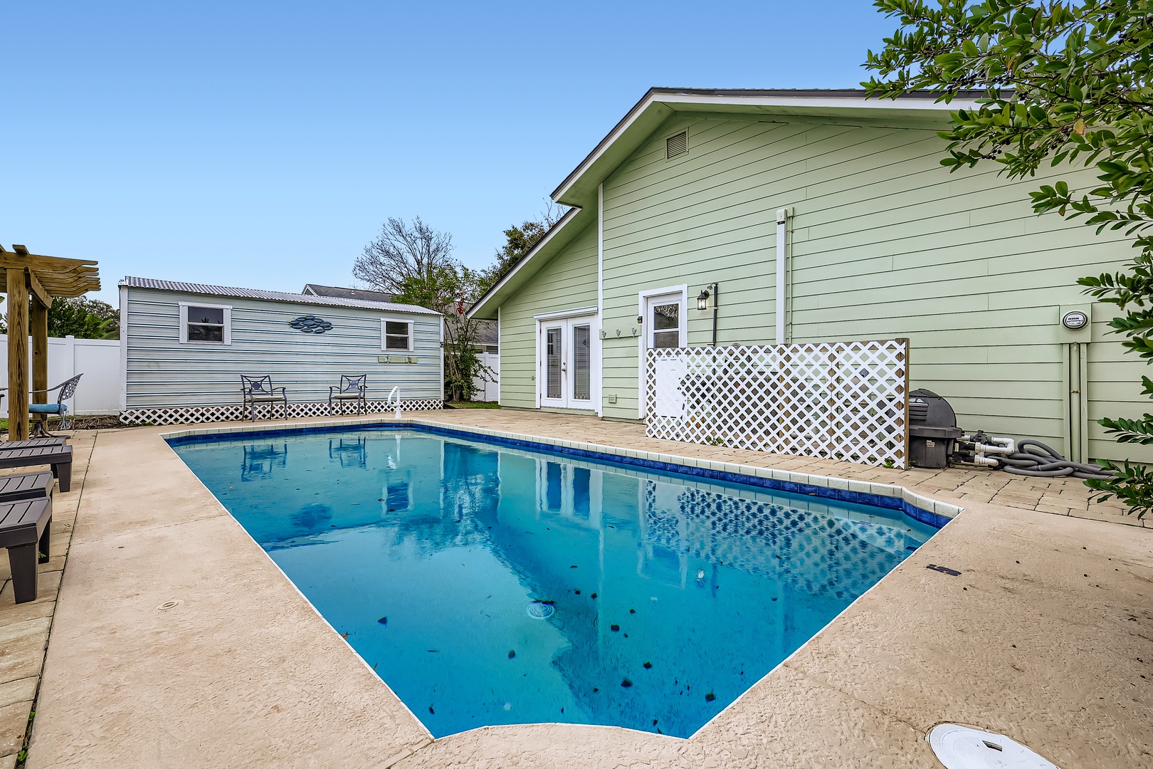 Dive into your private pool oasis!