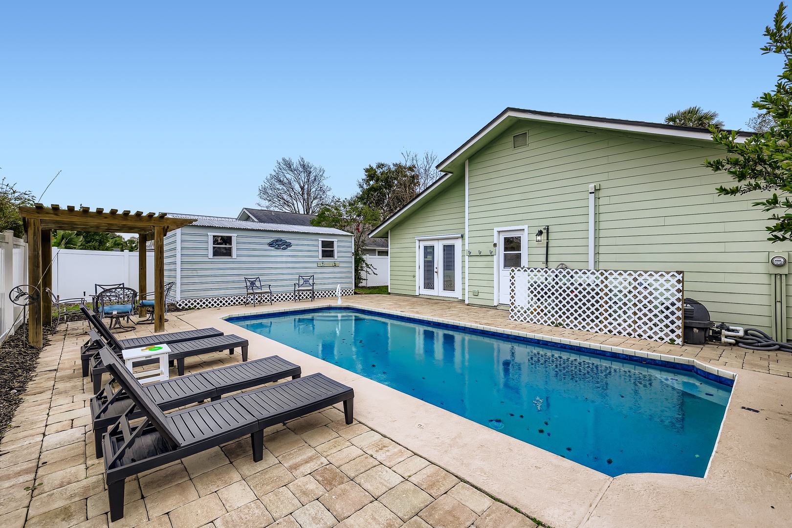 Private heated pool paradise awaits