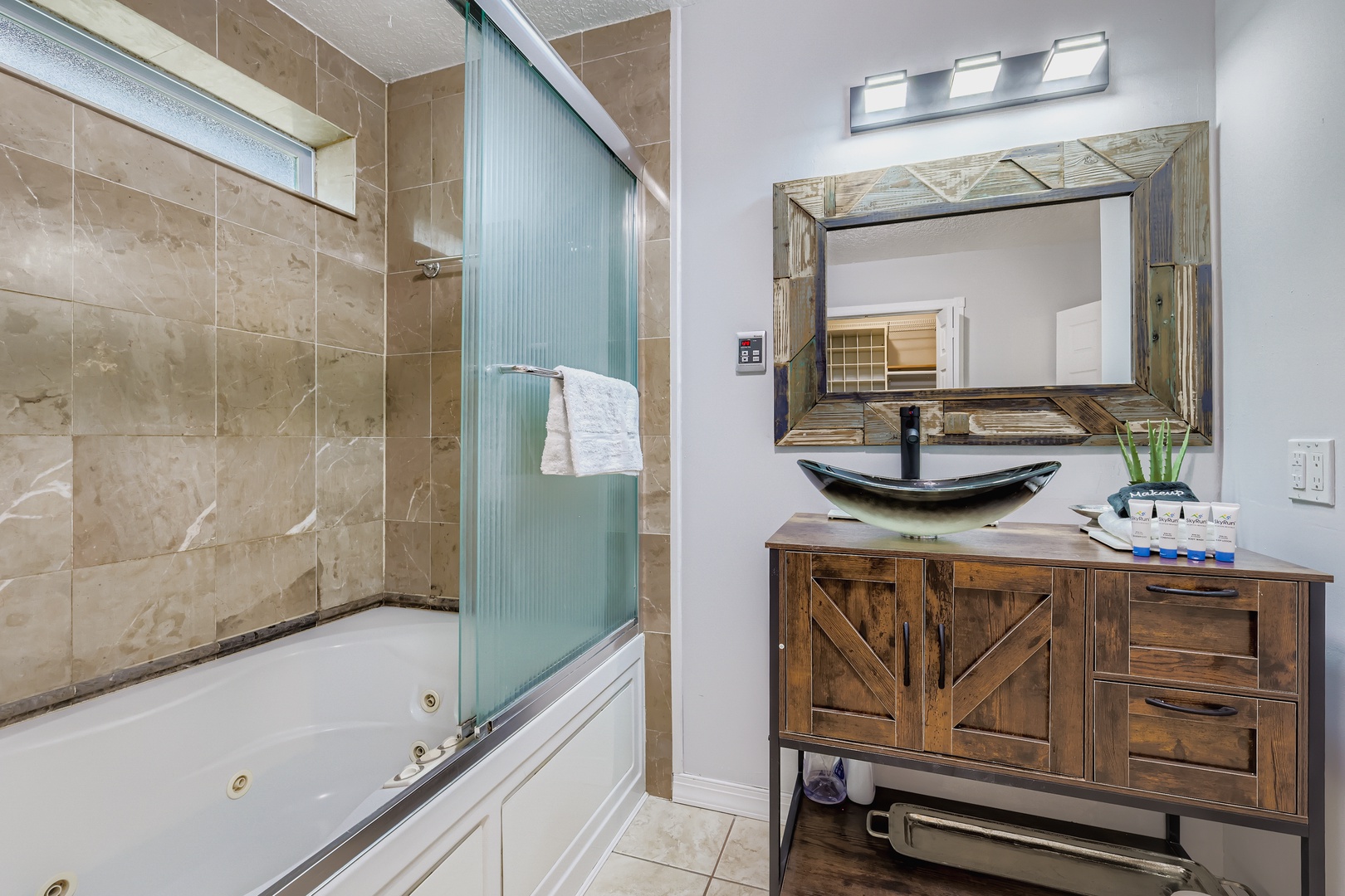 Luxe shower & Jacuzzi soak awaits