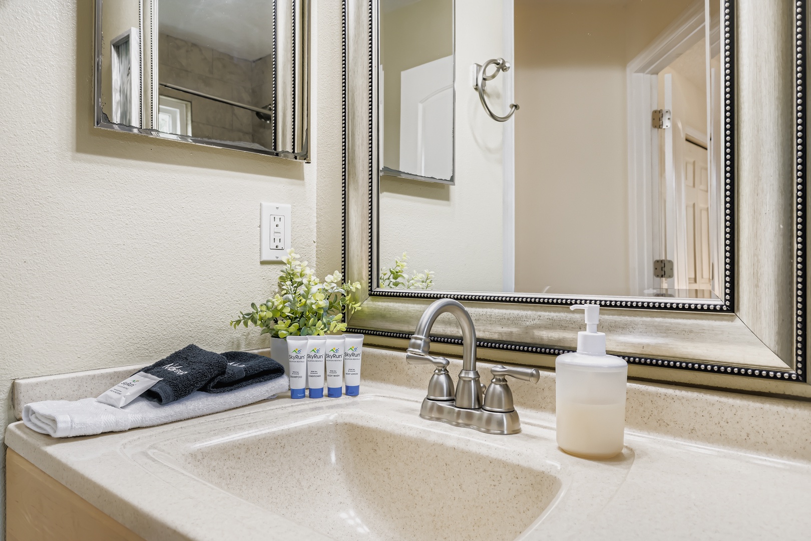 Fresh amenities in guest bathroom