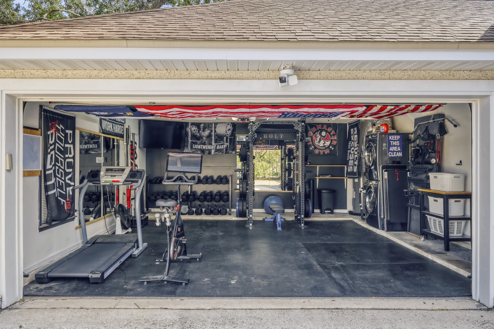 Private garage gym – fully equipped.