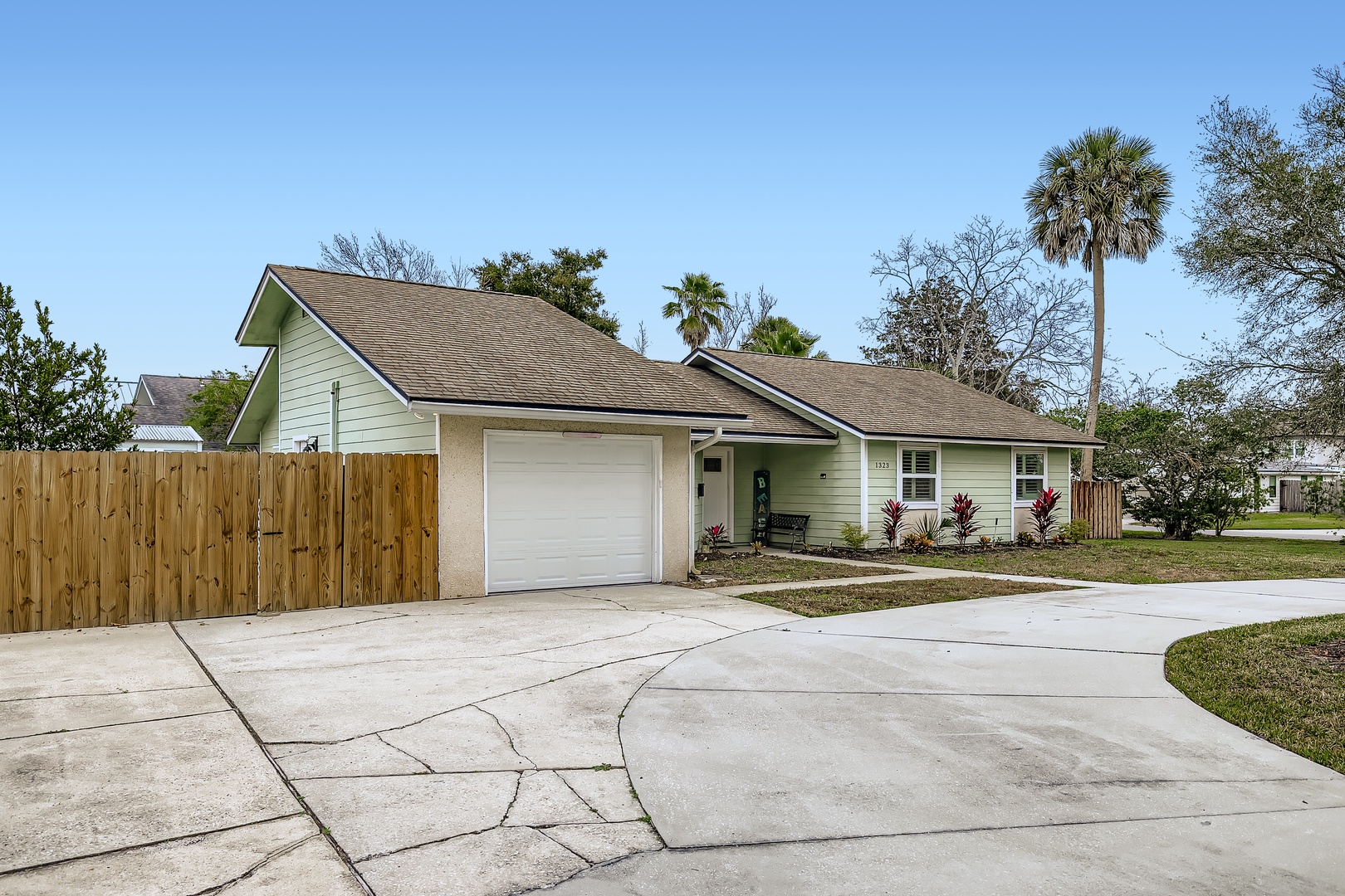 Pull through driveway.