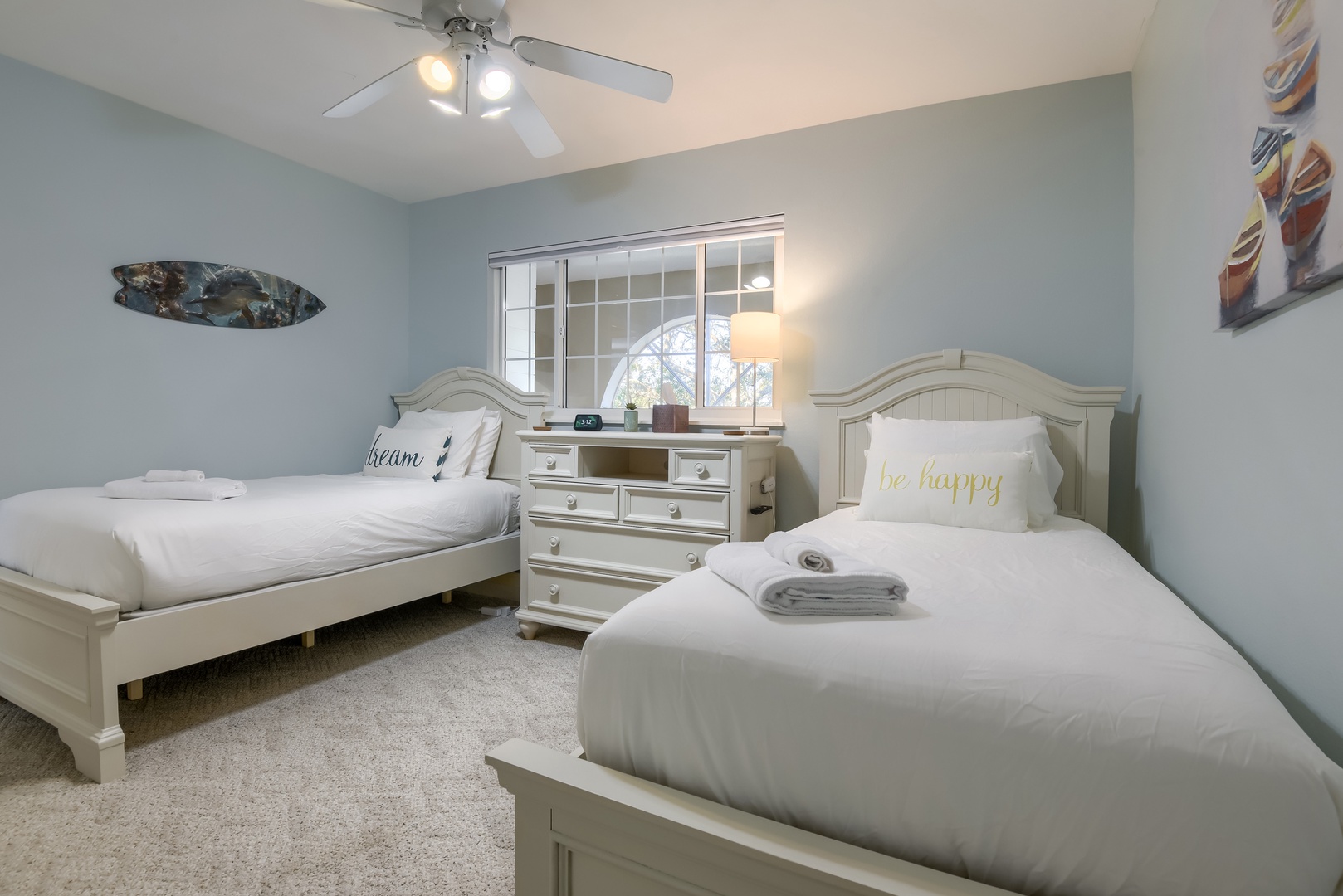 Second bedroom with two twin beds, ideal for kids or friends