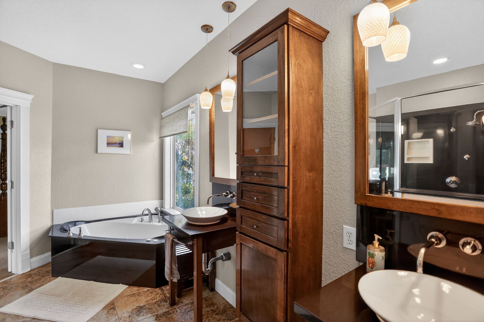 Ensuite Full Bathroom - Double Vanity - Jetted Tub - Walk In Shower