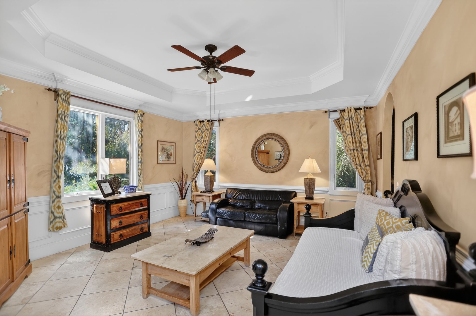 Family Room - Day Bed - Additional Sleeping