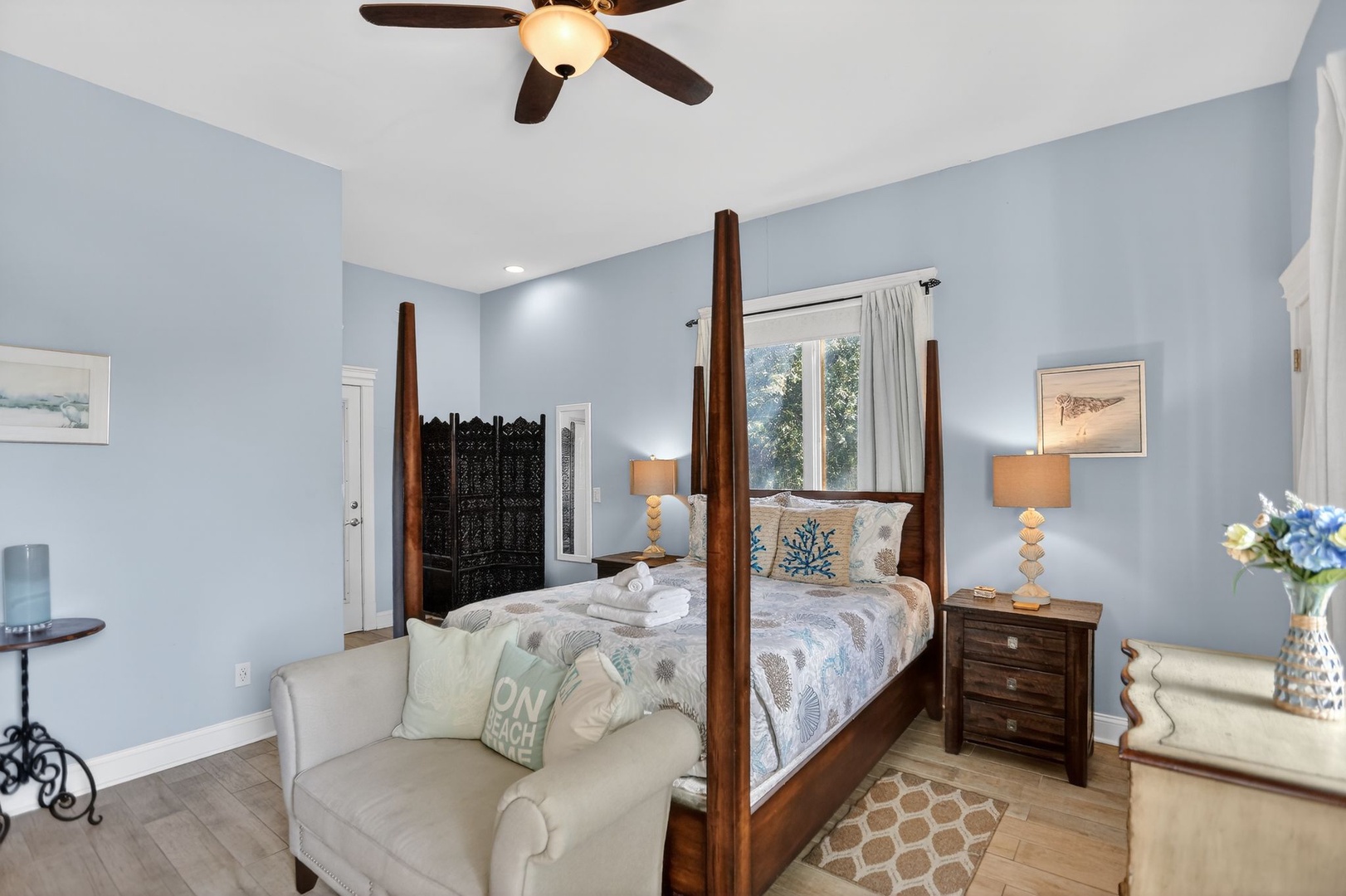 Primary Bedroom 1 - Queen Bed and Ensuite Bathroom - 1st Floor