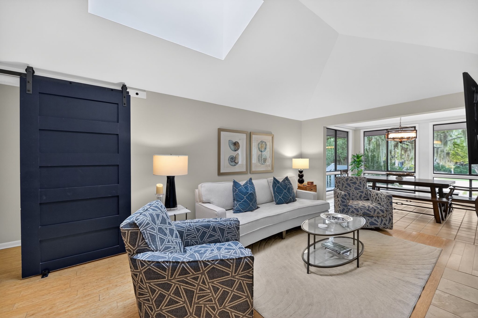 Living Area - Comfortable Entertainment Area