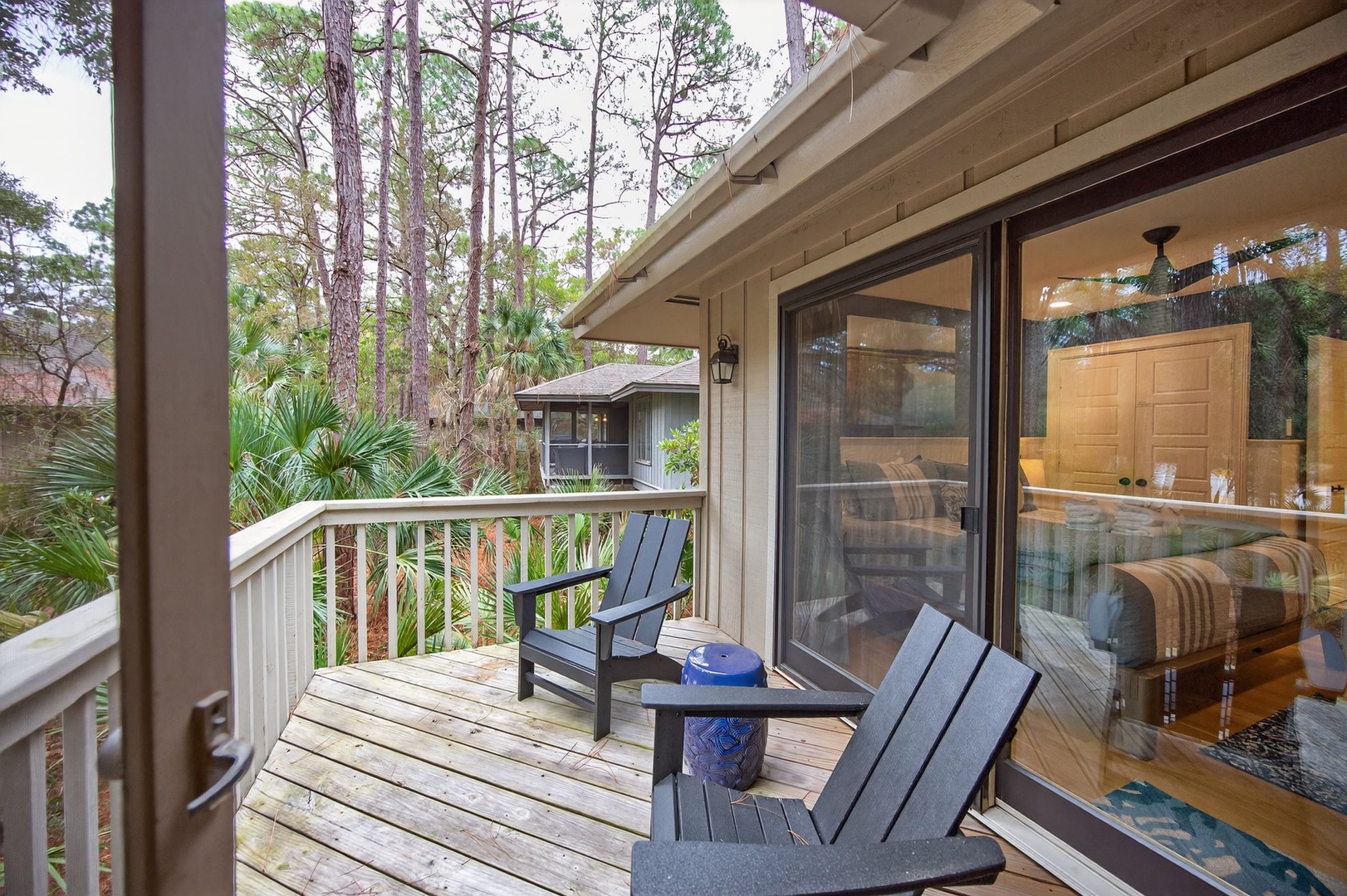 Balcony - Outdoor Seating for 2