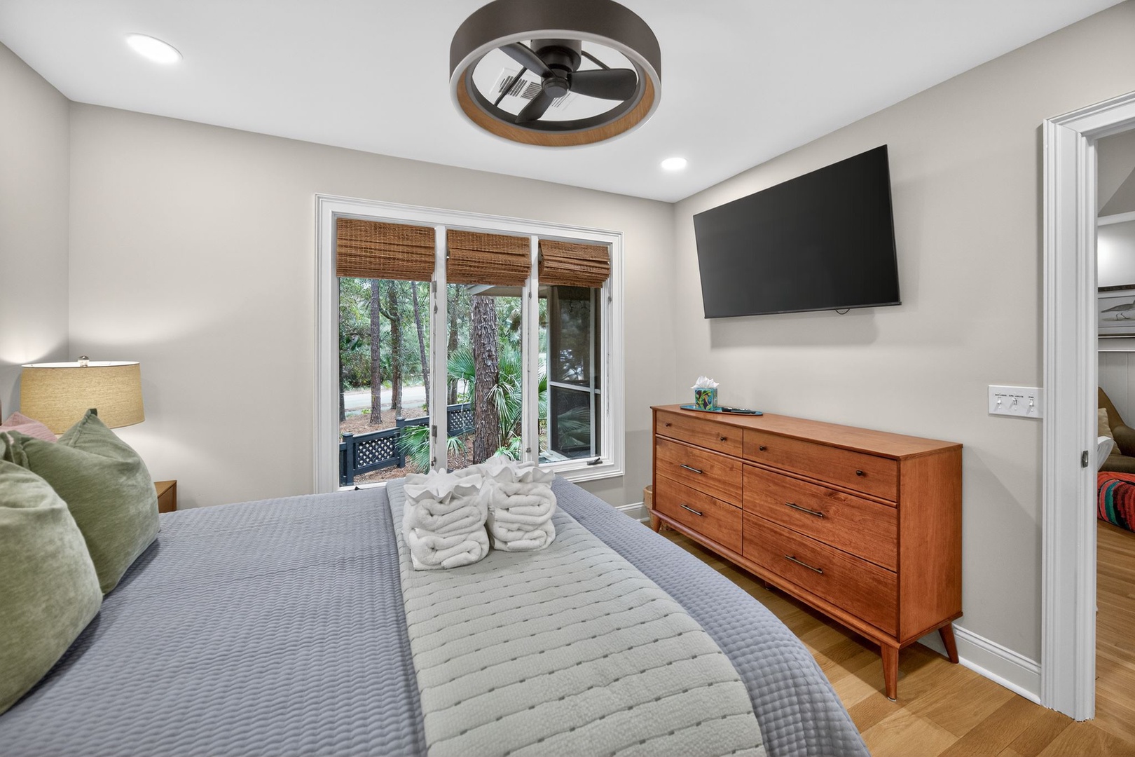 Bedroom 2 - Queen Bed