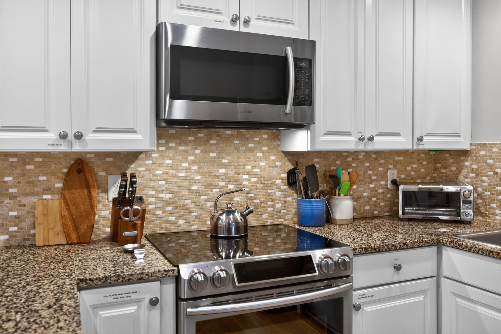 Kitchen Appliances - Microwave, Electric Stovetop & Oven