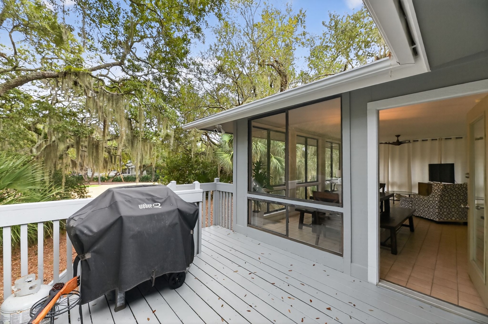 Exterior - Grilling Area
