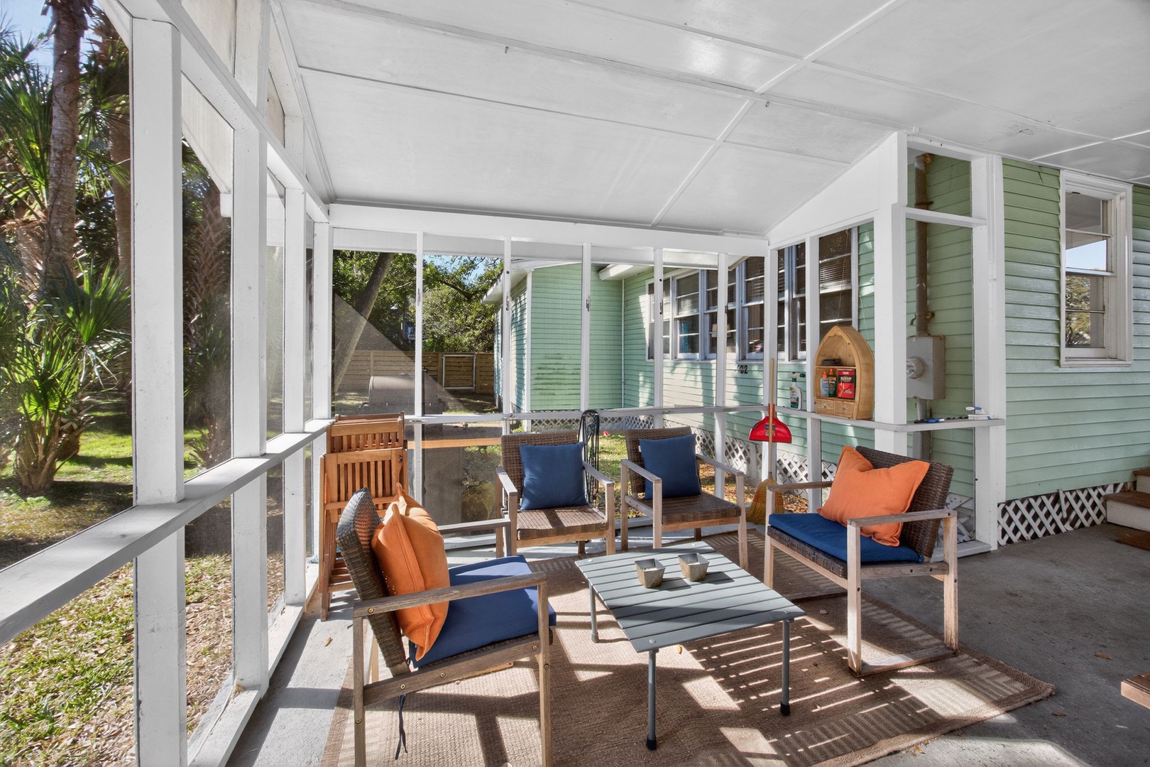 Screened-In Patio with Outdoor Seating