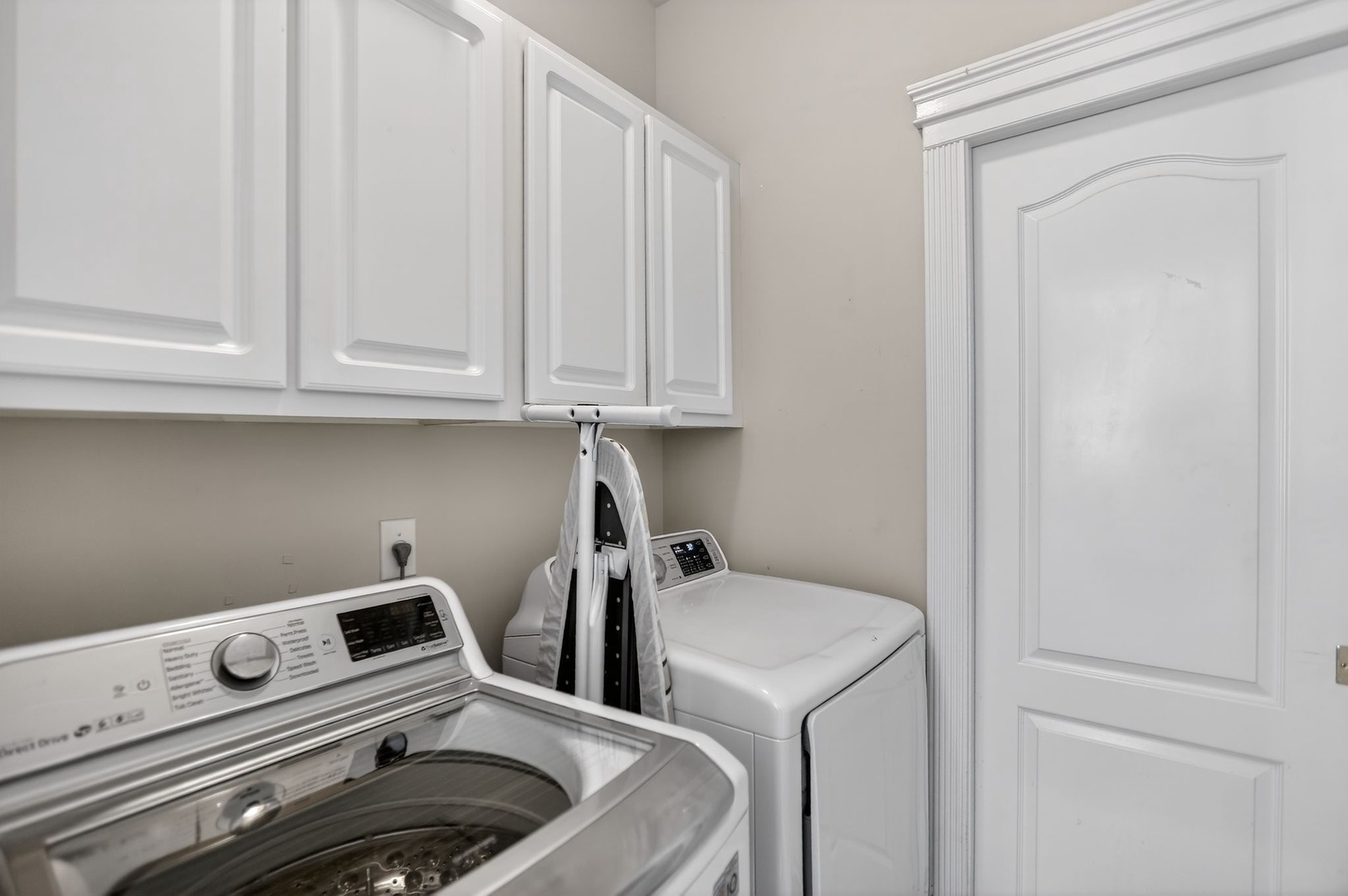Laundry Room – Washer & Dryer