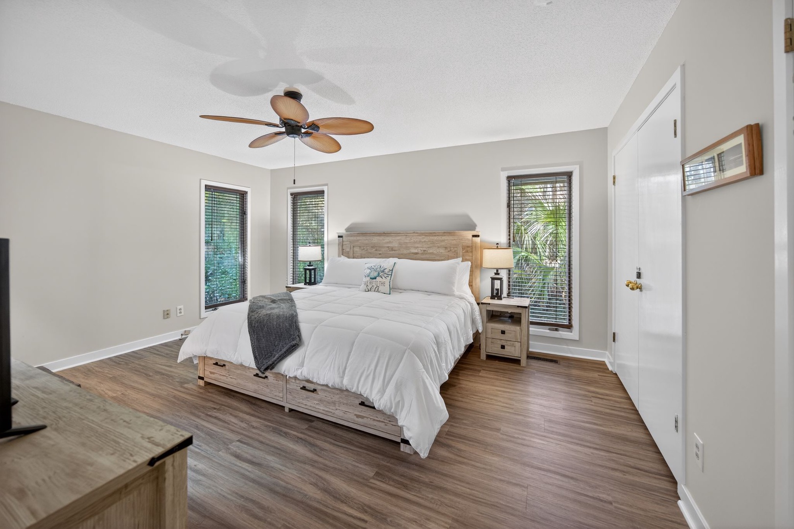 Primary Bedroom - King Bed, Ensuite Bath, TV