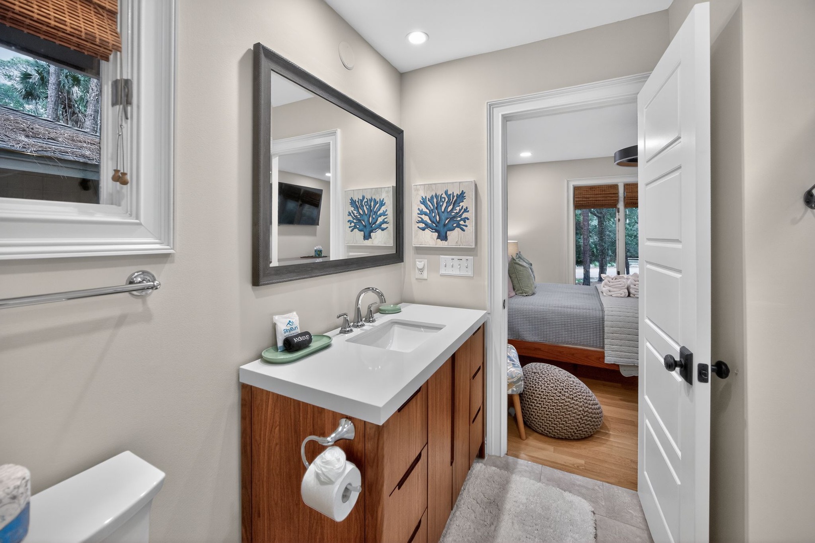 Shared Hall Bathroom - Tub/Shower Combo