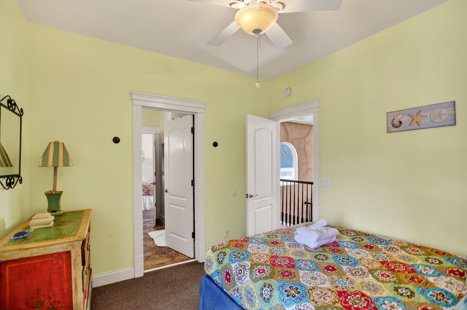 Bedroom 3 - Queen Bed- Jack and Jill Bath