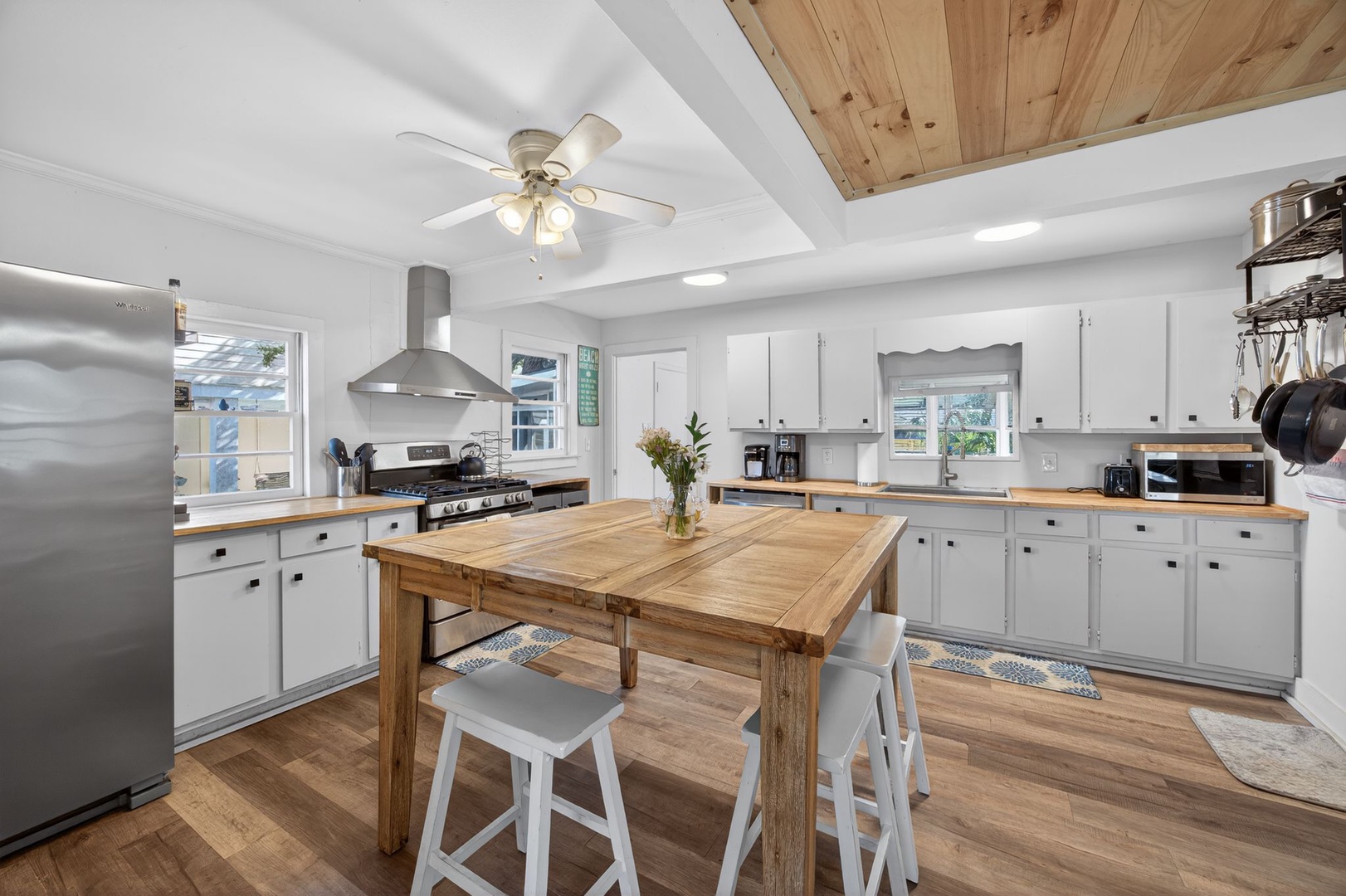 Kitchen - Fully Stocked Kitchen With Breakfast Bar