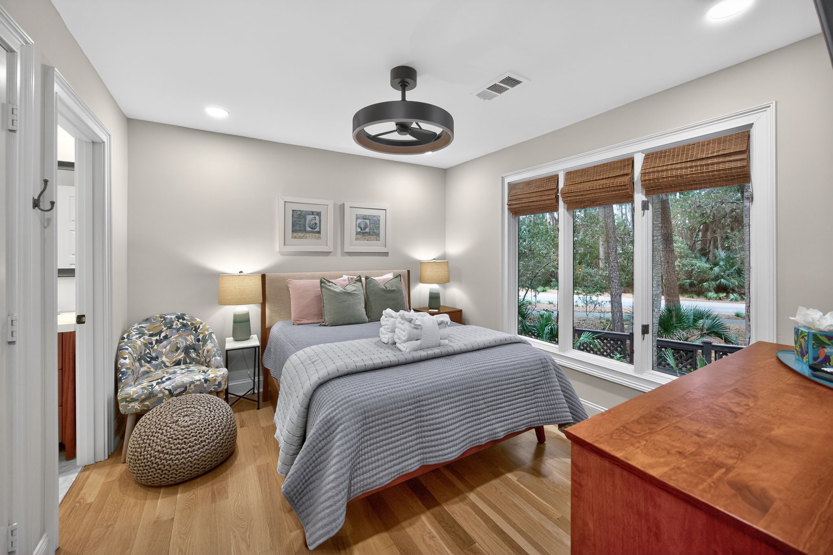 Bedroom 2 - Queen Bed