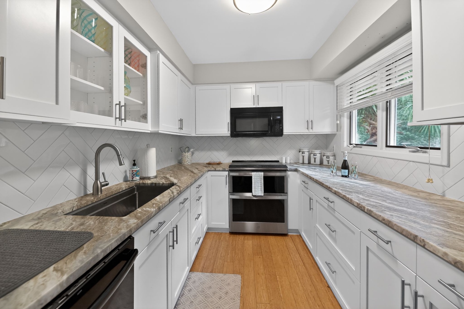 Kitchen - Fully Equipped Kitchen Area