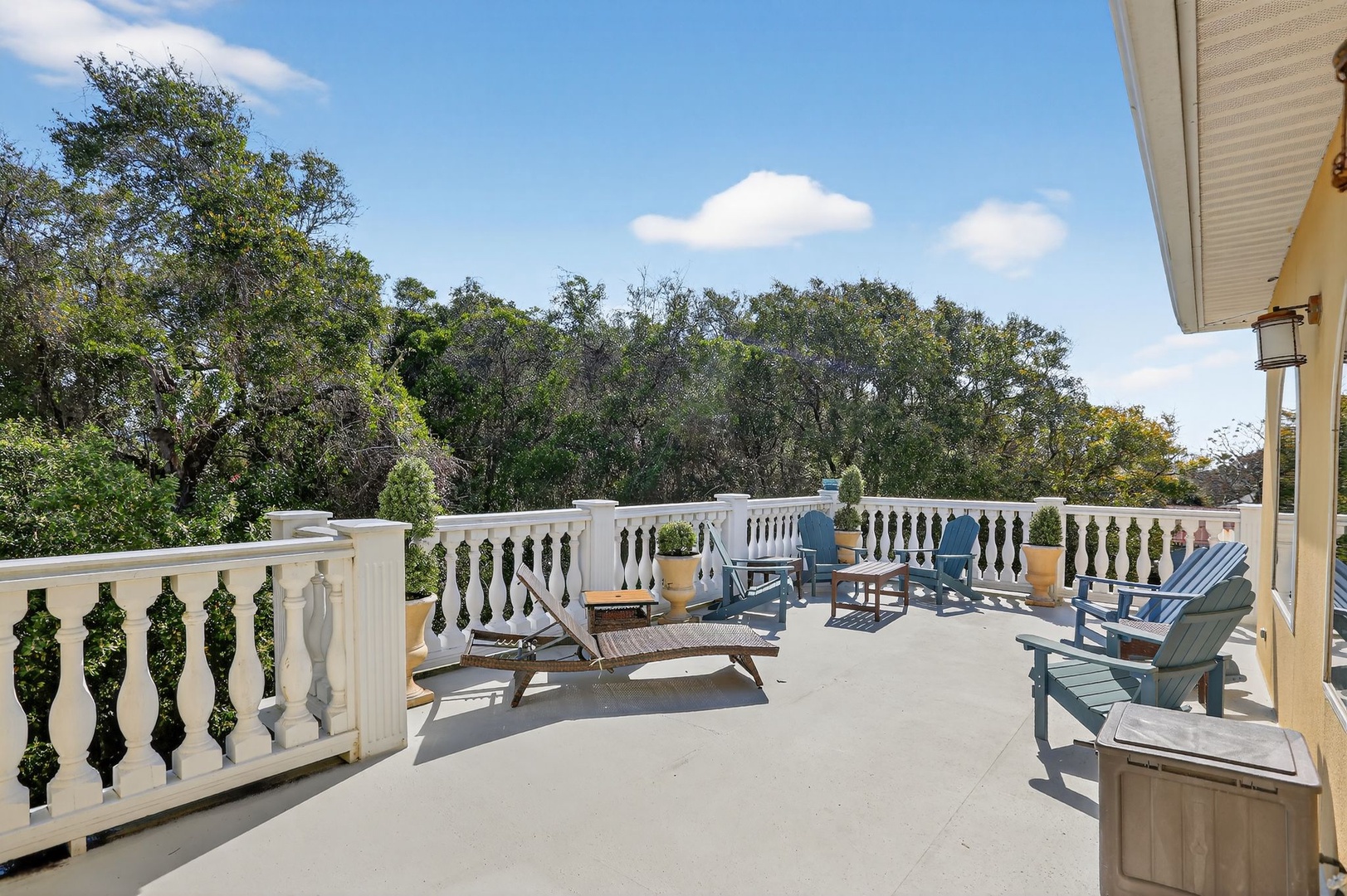 Rooftop Balcony - Sun Loungers